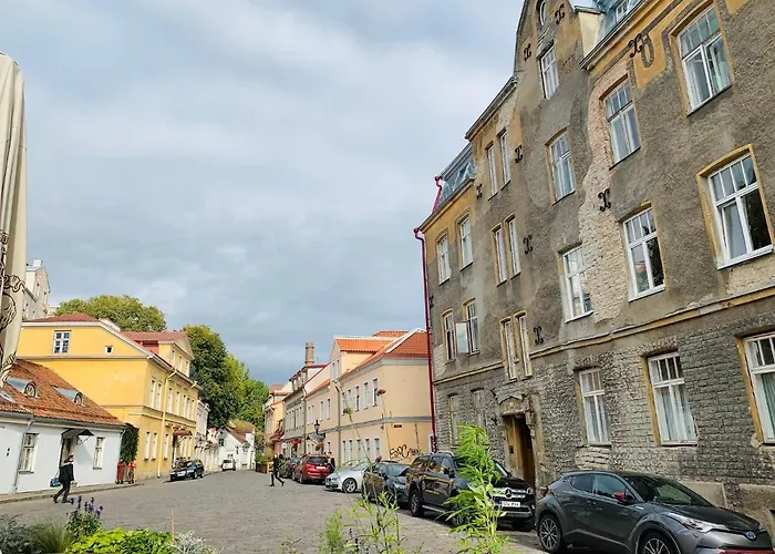 Old Town Charm Tln *